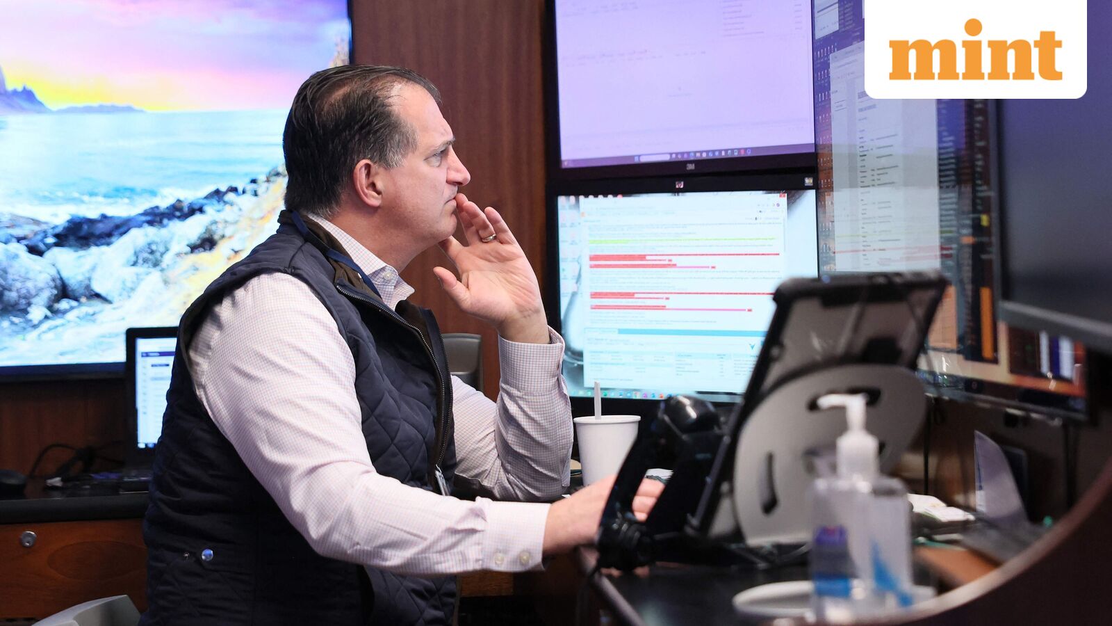 Wall Street: Dow Jones, S&amp;P 500, Nasdaq sink as oil jumps to $100 barrel; bank stocks crash