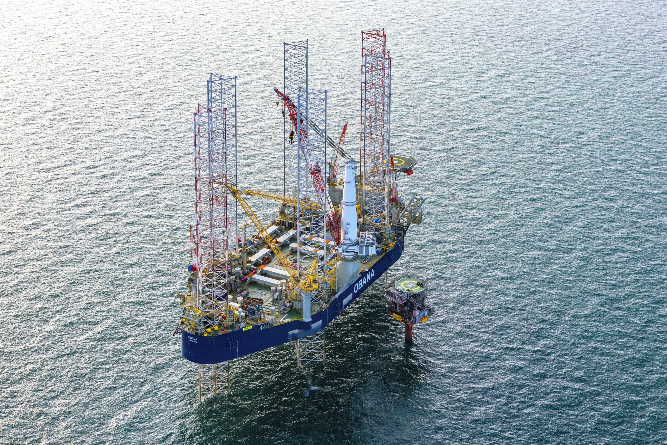 World’s largest heavy-lift jackup completes UK North Sea decommissioning