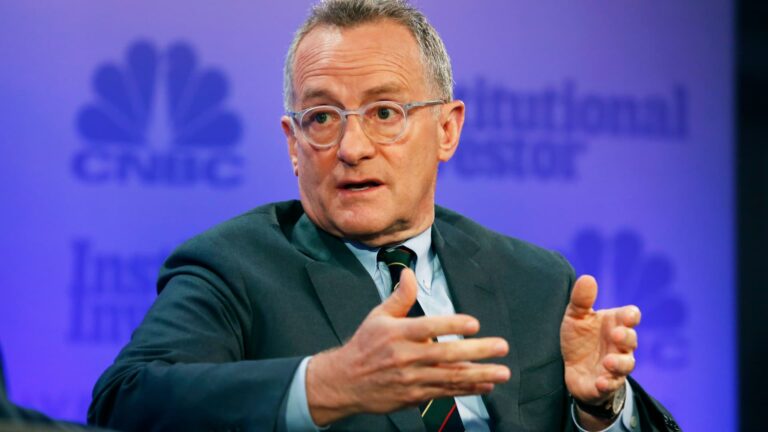 Howard Marks says there are very few cheap stocks: 'Bargains come when people panic'