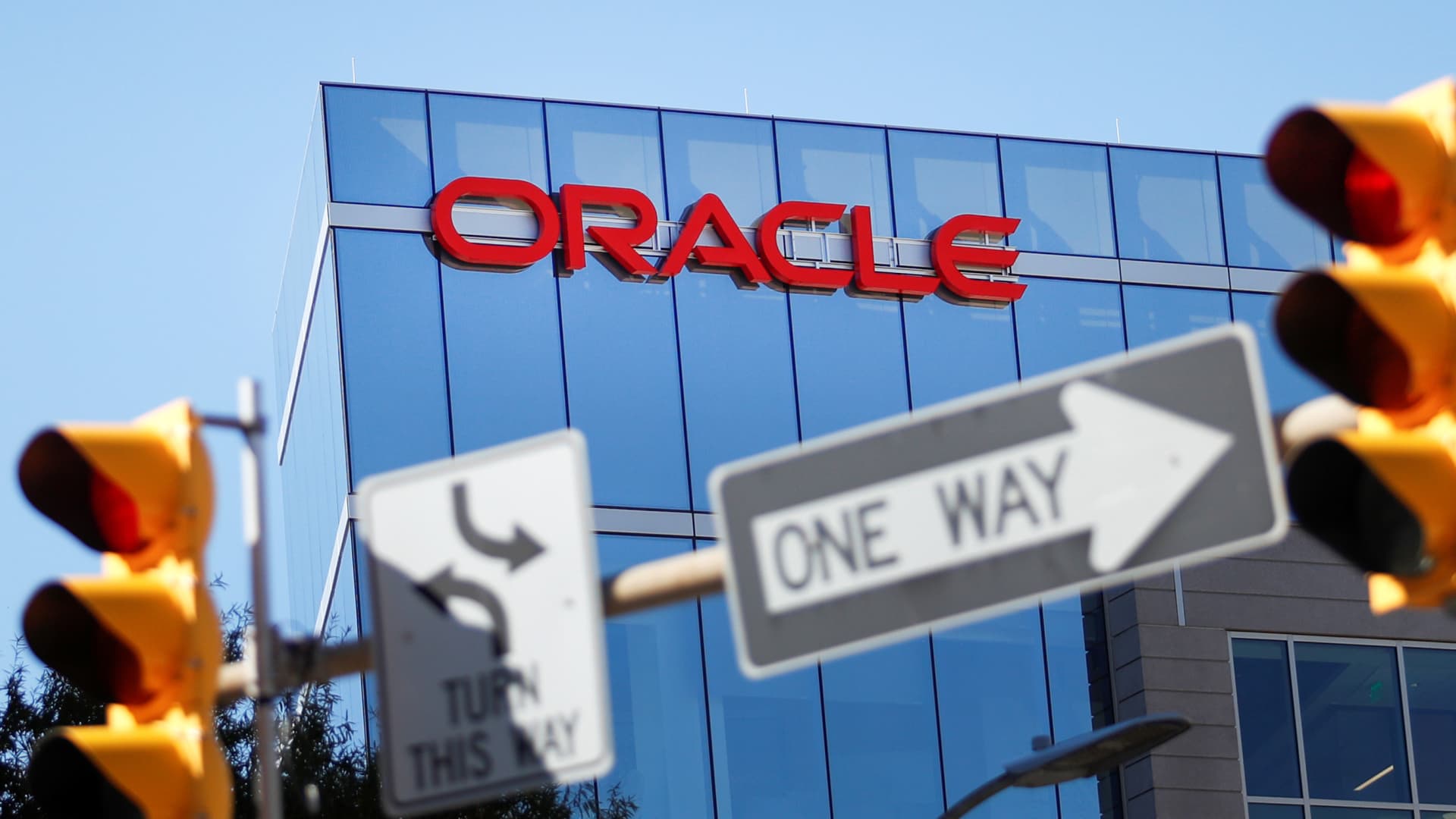 Oracle's stock has rallied nearly 30% this week, but charts show it's not too late to buy