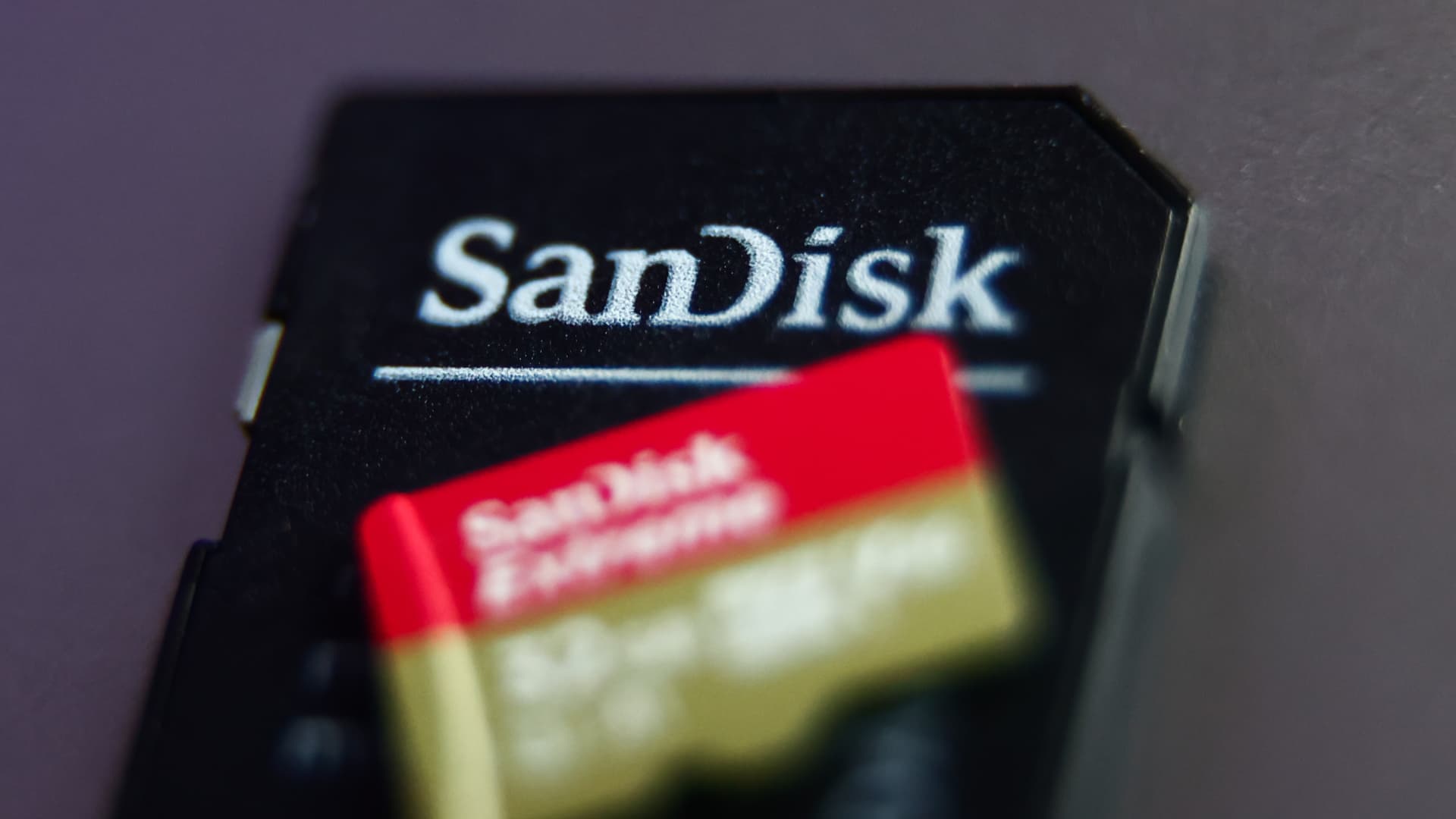 Evercore ISI pounds table on Sandisk. Bull case sees rally to $2,600