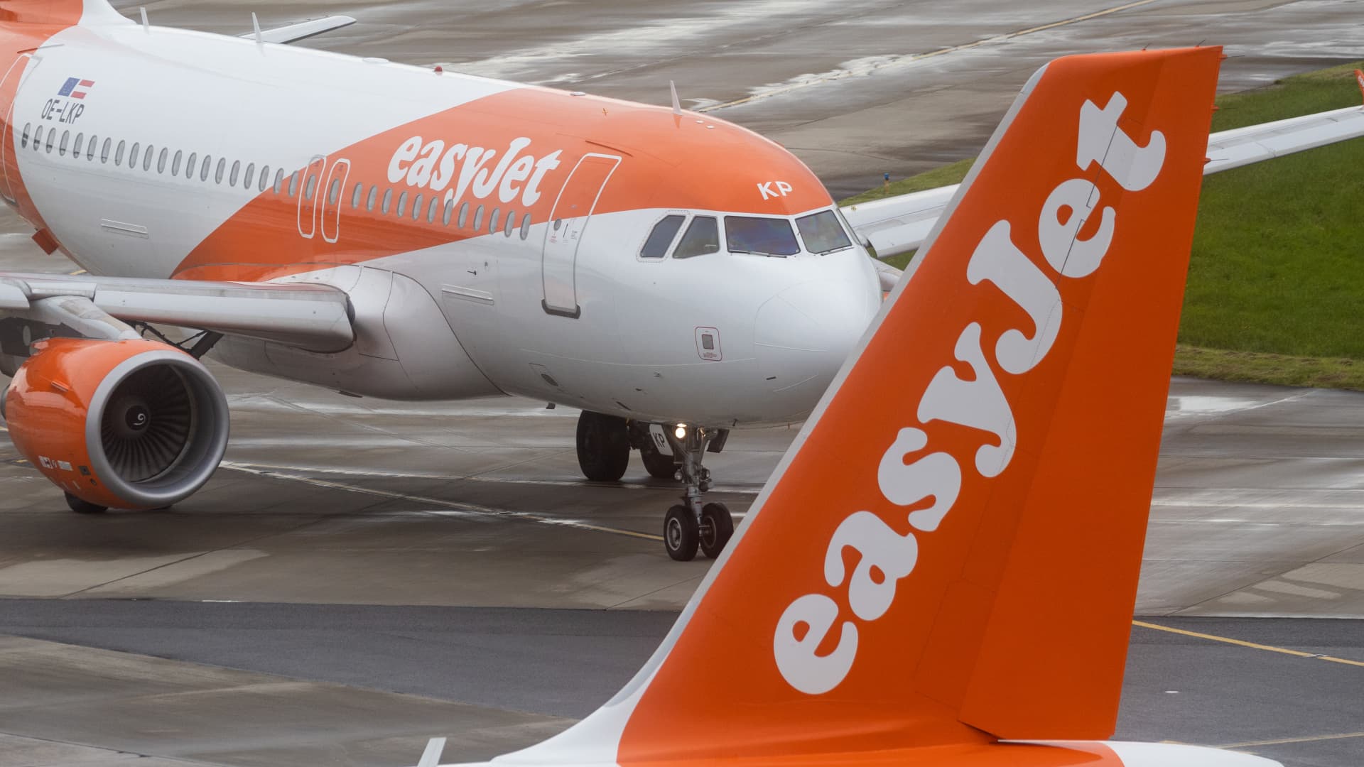 EasyJet's stock drops as the Middle East conflict, fuel costs weigh on bookings outlook