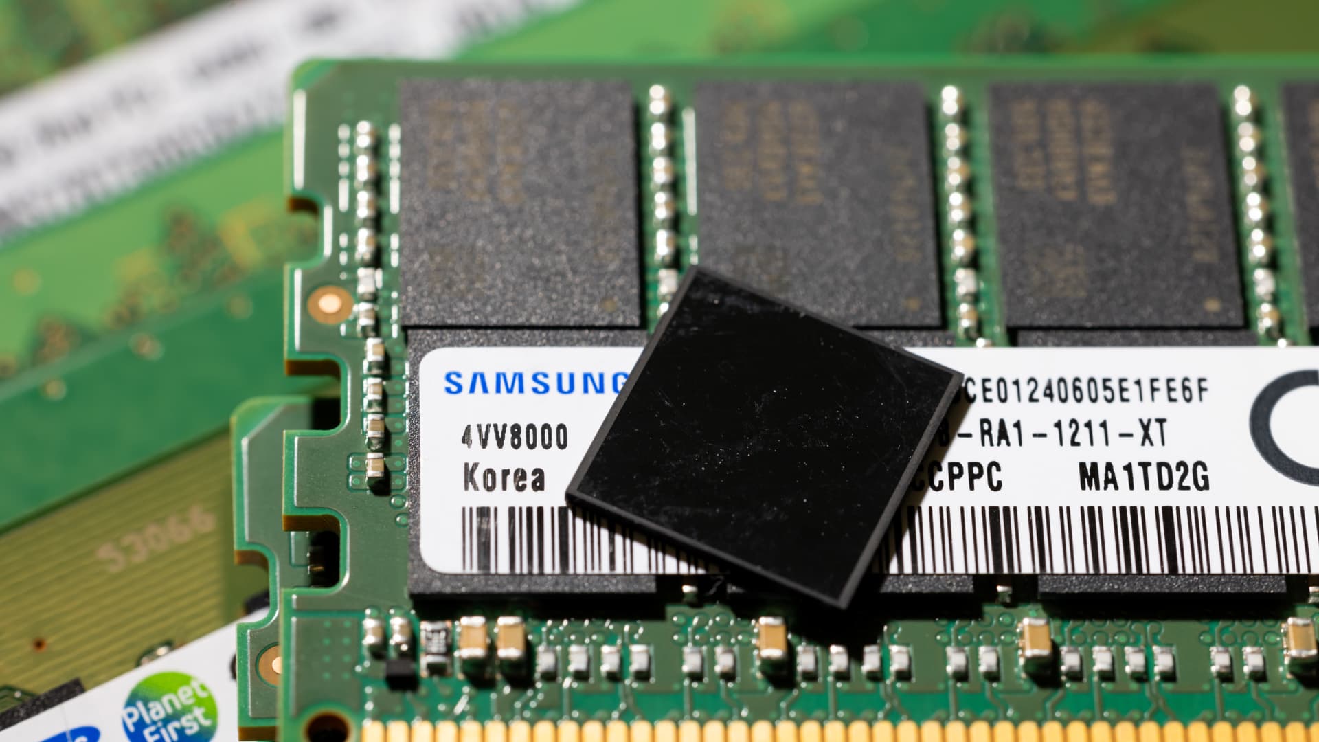 Some brave traders who made a leveraged bet on chip stocks nearly doubled their return in almost 10 days