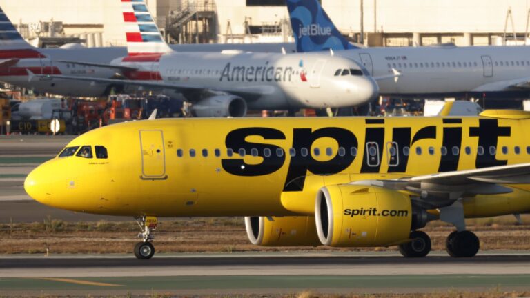 Clock ticks on Spirit Airlines as bondholders weigh Trump bailout. Here's what could happen next