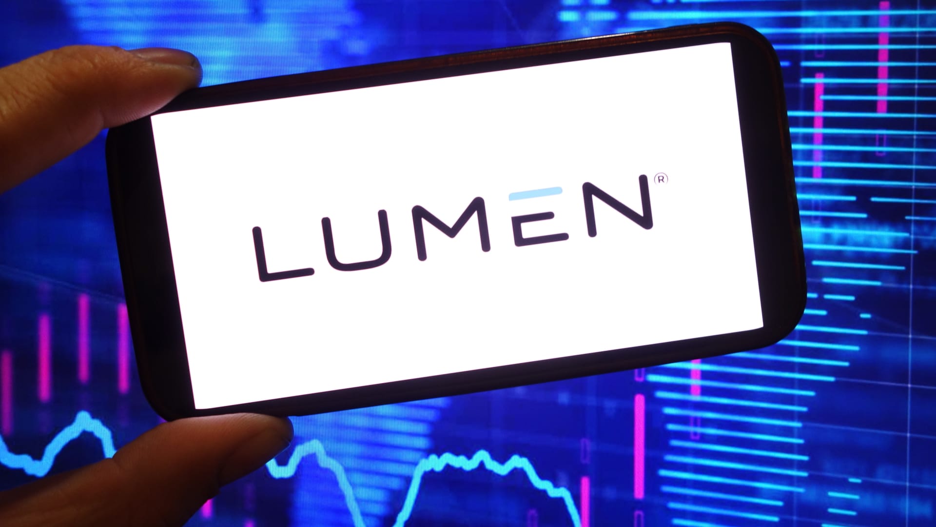 Lumen Technology's high-stakes fiber bet nearly bankrupted it. Now, it's powering its AI future