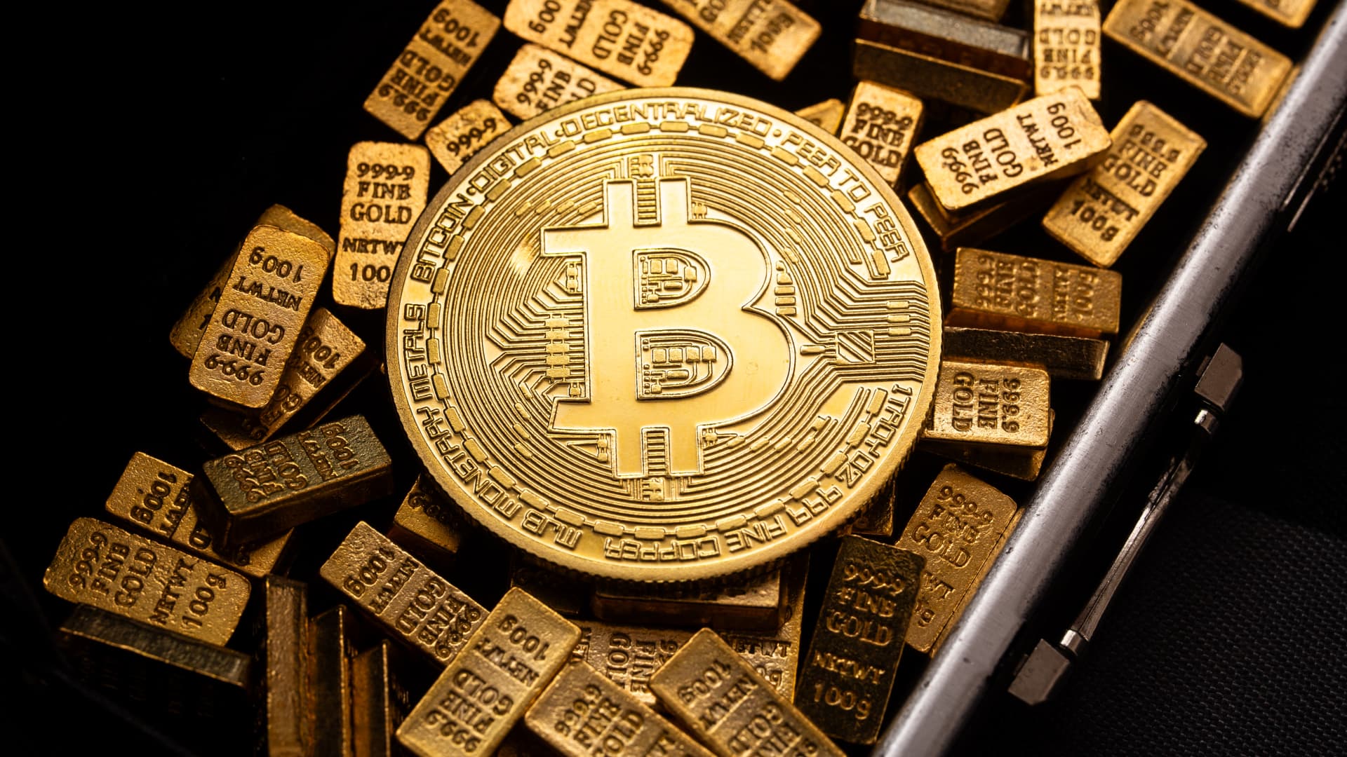 Adding bitcoin alongside gold to your portfolio juiced returns and didn't raise risk, study shows