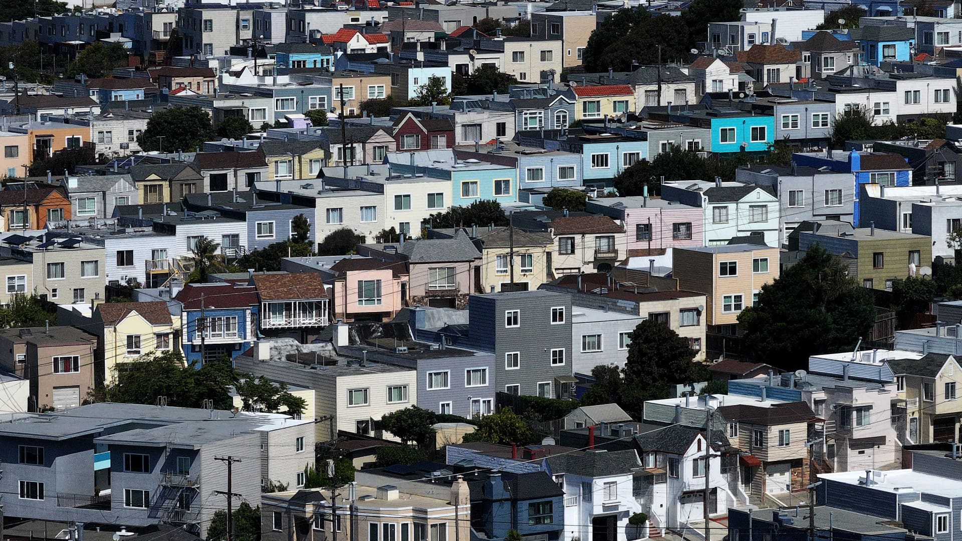 Mortgage rates surge to nearly four-week high as Iran headlines impact markets