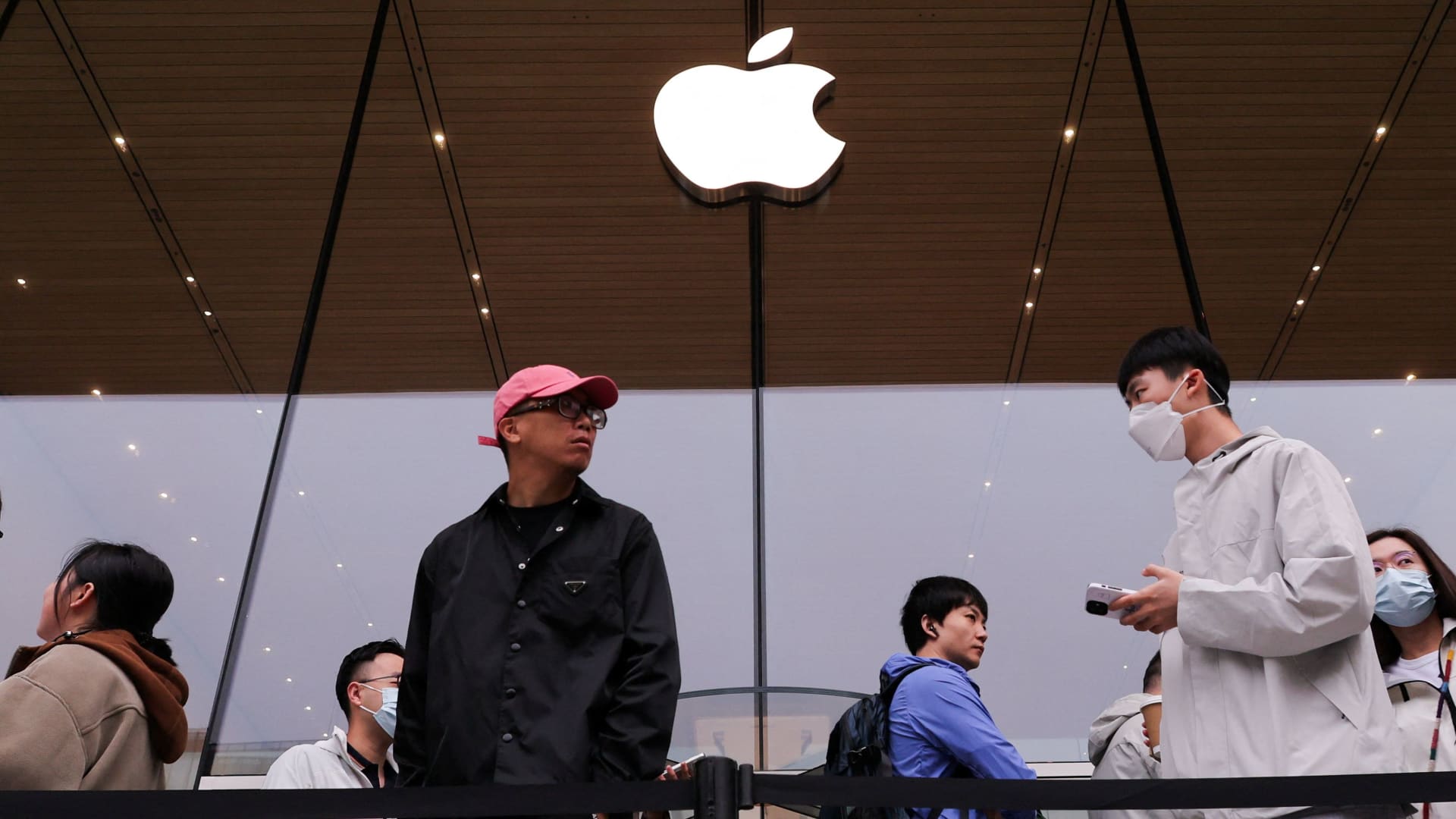 Five stocks to buy ahead of earnings include one particular tech giant, Bank of America says