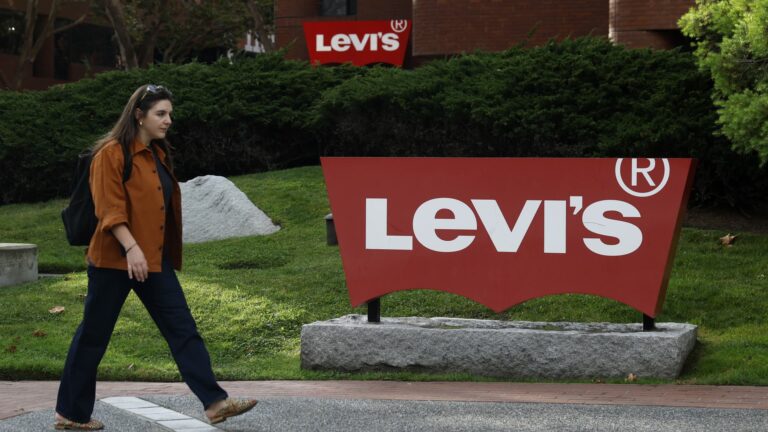 Levi Strauss beats expectations on the top and bottom lines, raises guidance