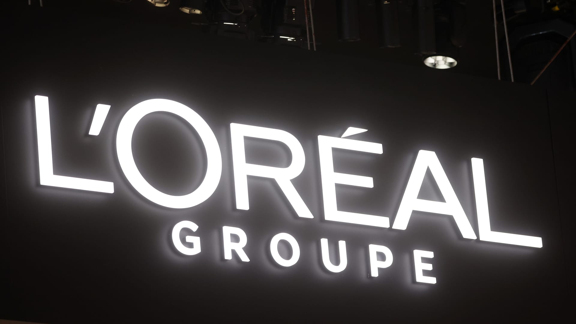 L'Oreal stock pops 8% after 'impressive' earnings