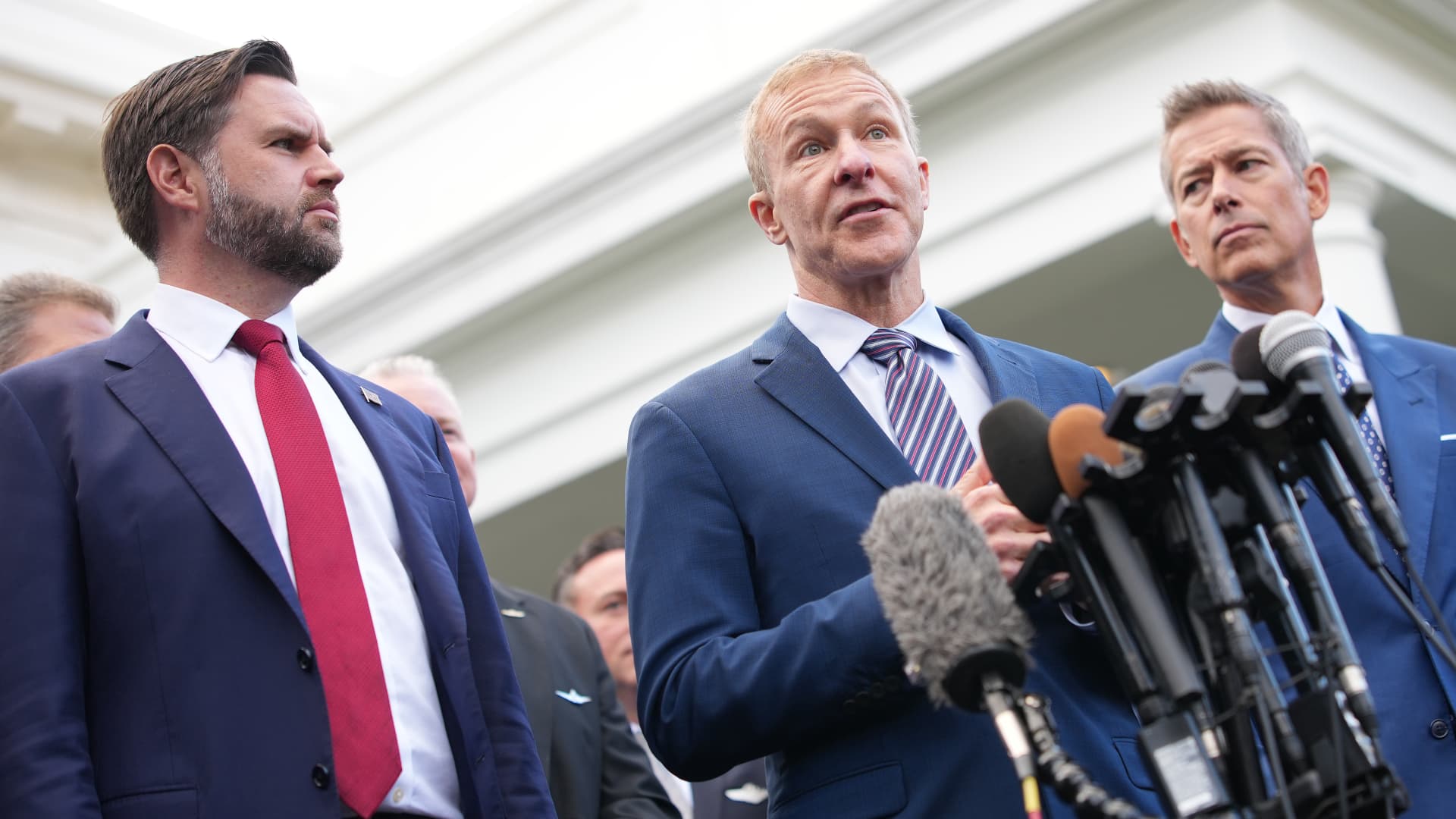 United CEO had been considering a merger last fall, months before bringing it up to the Trump administration