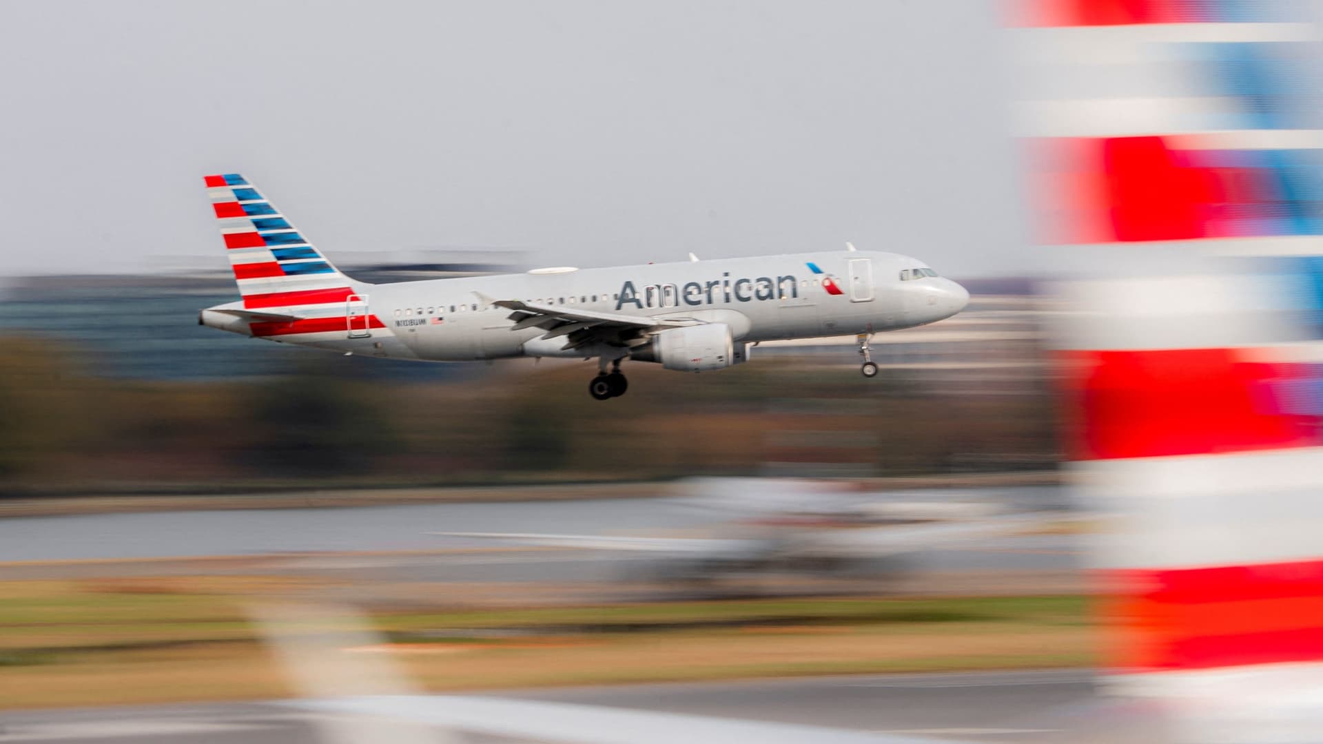 American Airlines cuts 2026 earnings projections after surge in jet fuel