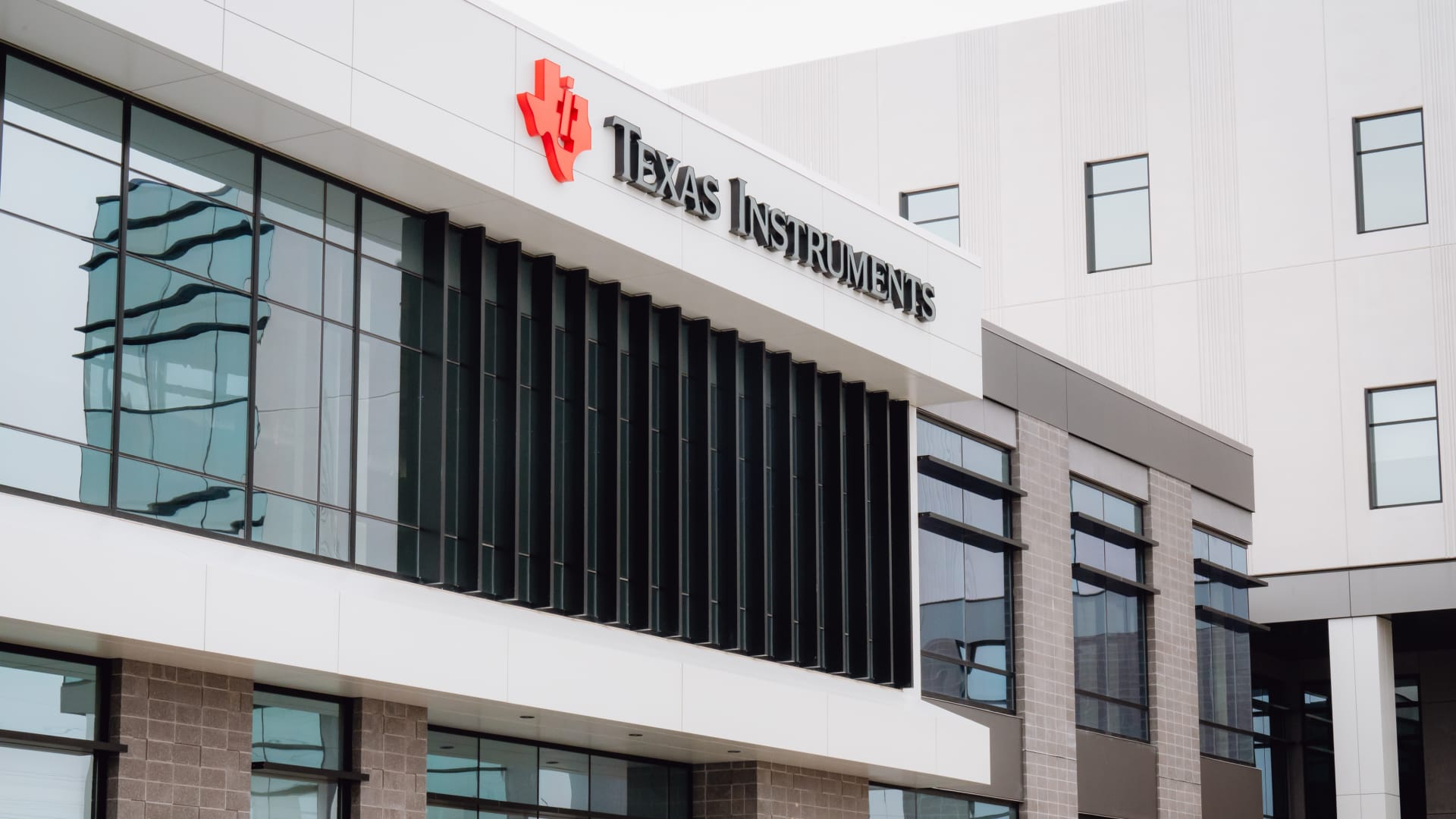 Stocks making the biggest moves midday: Texas Instruments, United Rentals, Wex, Penn Entertainment & more