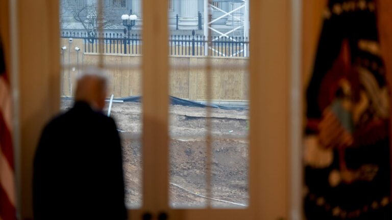 Trump administration asks appeals court to pause order halting White House ballroom construction