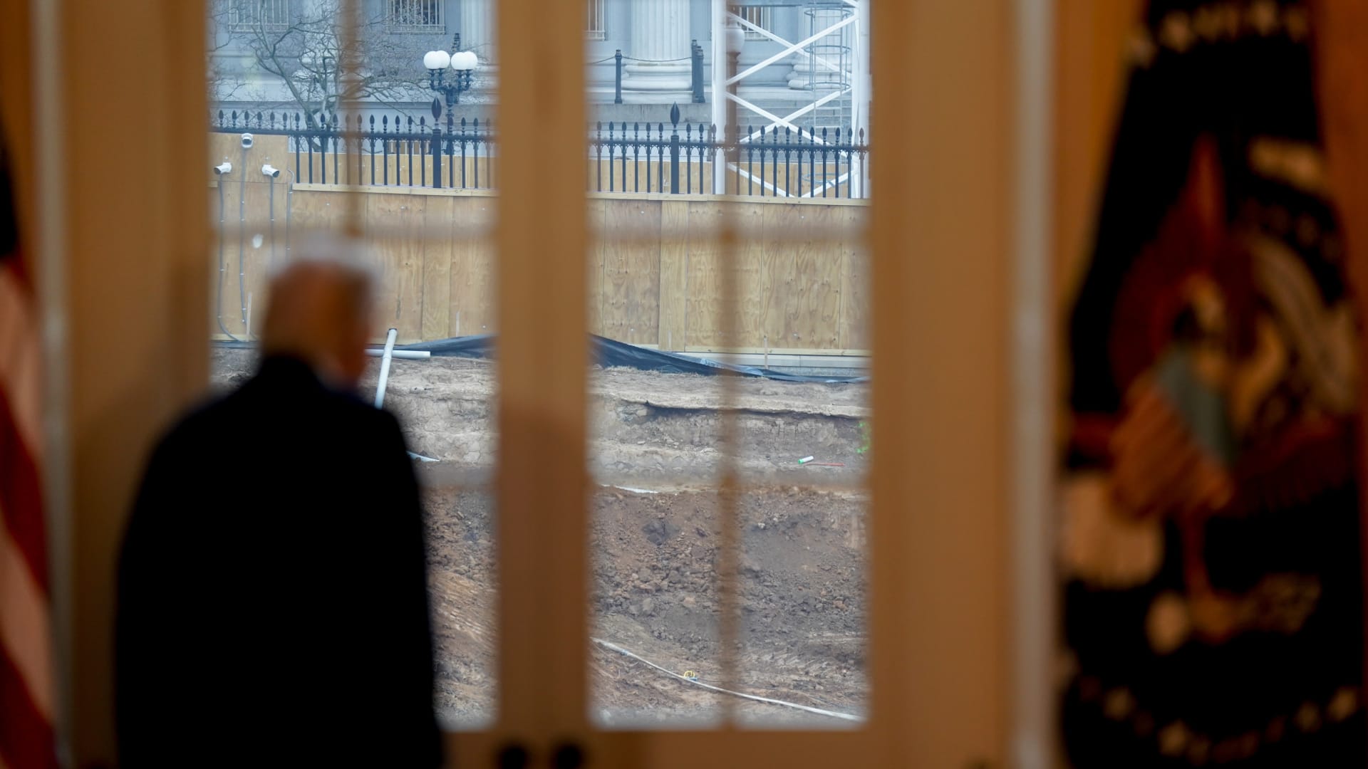 Trump administration asks appeals court to pause order halting White House ballroom construction