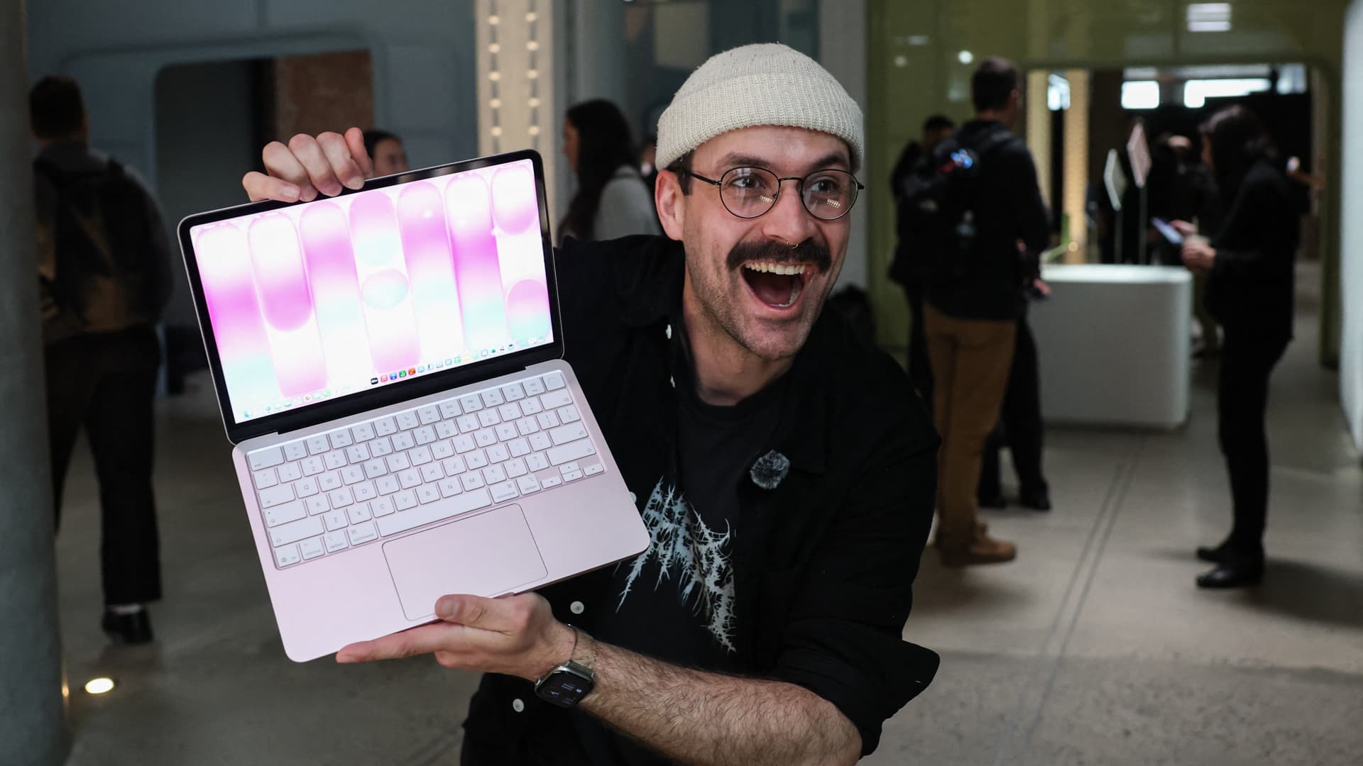 Market indicator turns bullish for Apple just before earnings