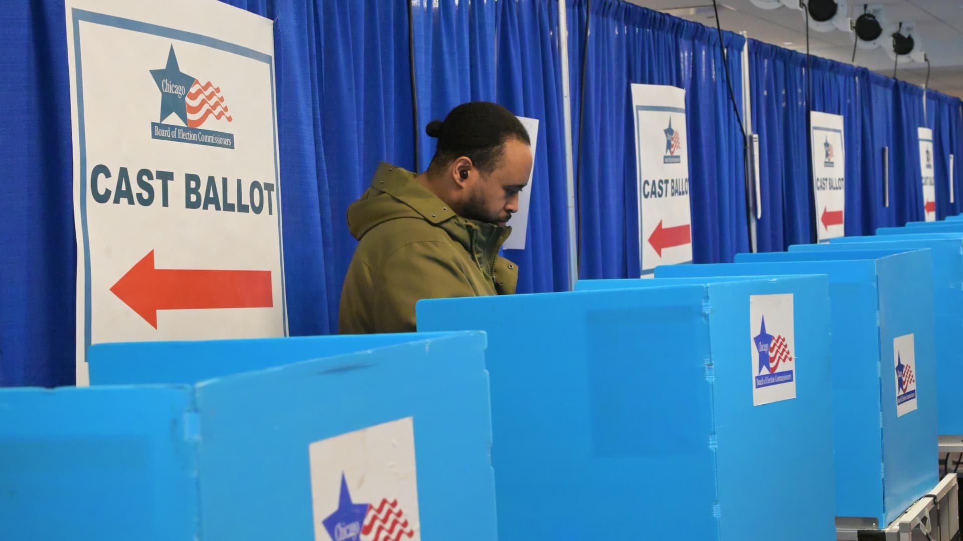 Democrats romp in Wisconsin Supreme Court race, narrow margins in Georgia