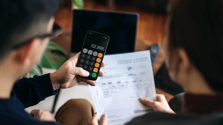 3 steps to creating a bare-bones budget, and how a budgeting app can assist