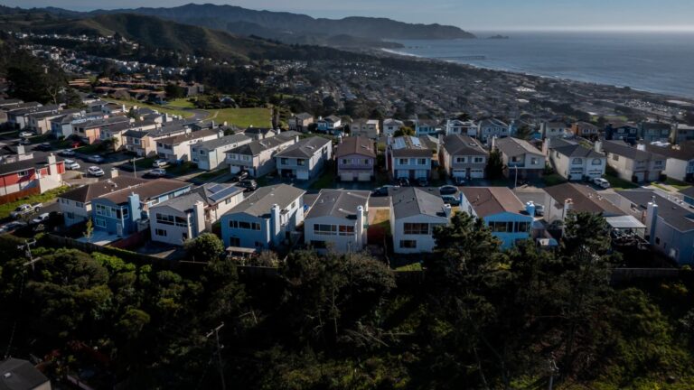 Weekly mortgage refinance demand is down more than 40% in the past month