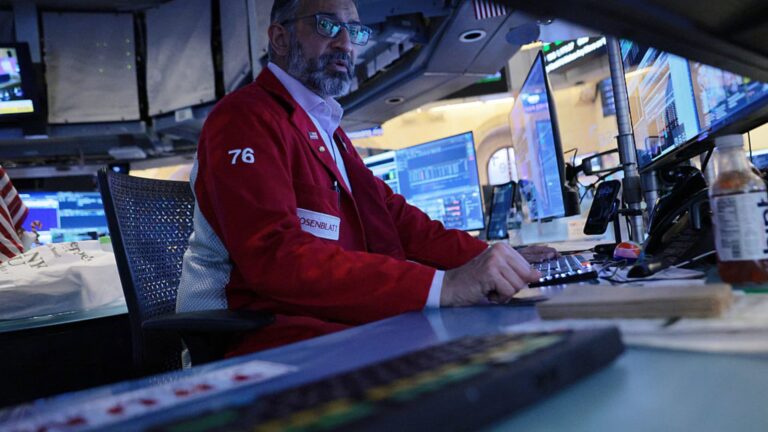 The S&P 500 is trying to end its terrible Thursday streak