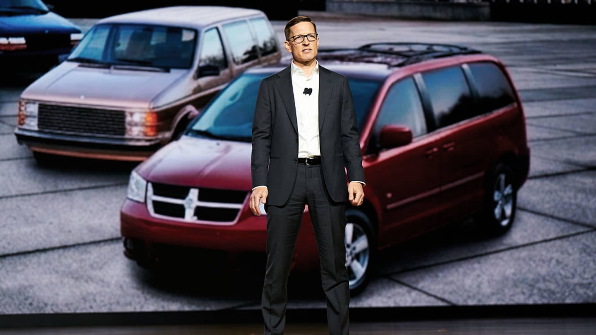 Chrysler CEO says there is a minivan 'resurgence' but stays quiet on product plans
