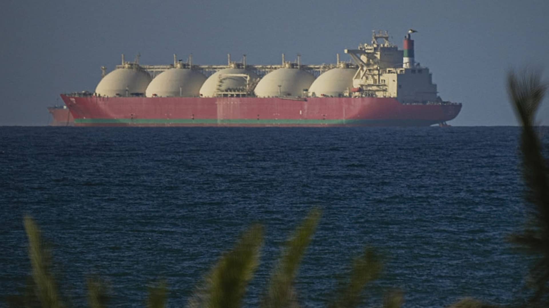 Iran declares Strait of Hormuz completely open to commercial traffic during Israel-Lebanon ceasefire