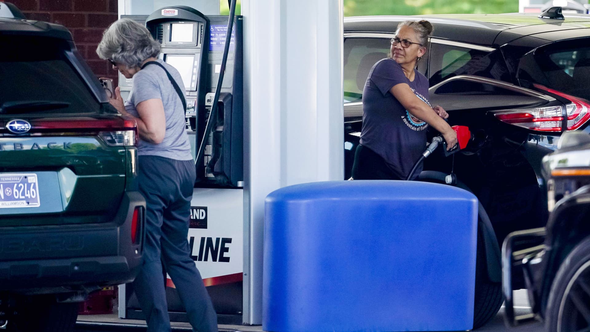 Americans cut spending due to higher gas prices and see no relief in sight, CNBC survey finds