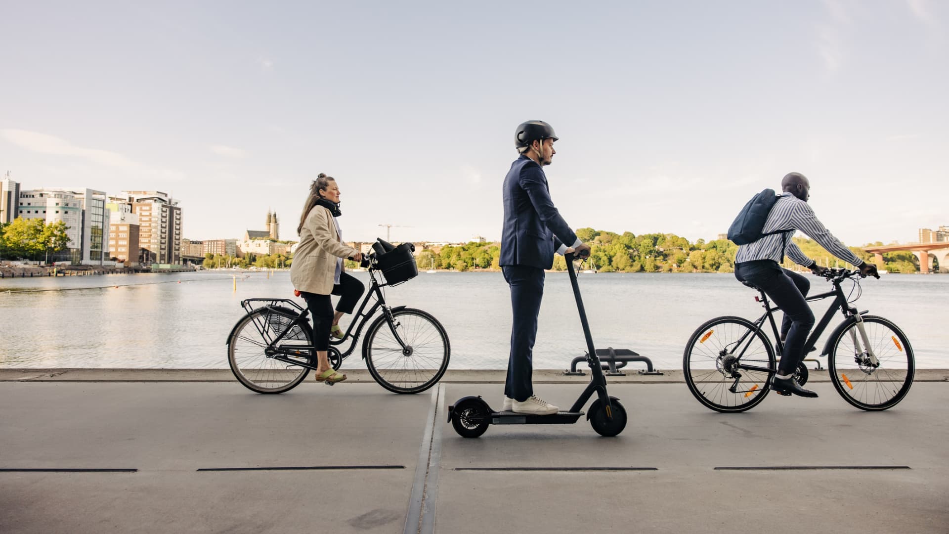 Worried about rising gas prices? These 5 credit cards save on transit, rideshare and more