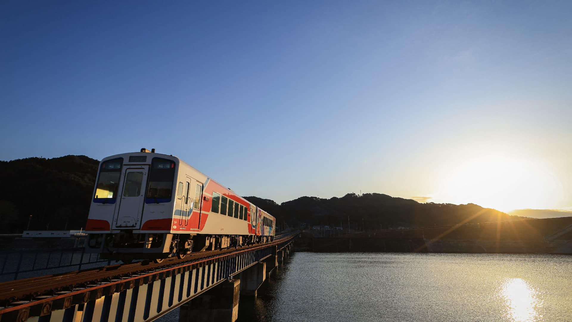 Major 7.5-magnitude quake hits off Japan, tsunami warning issued