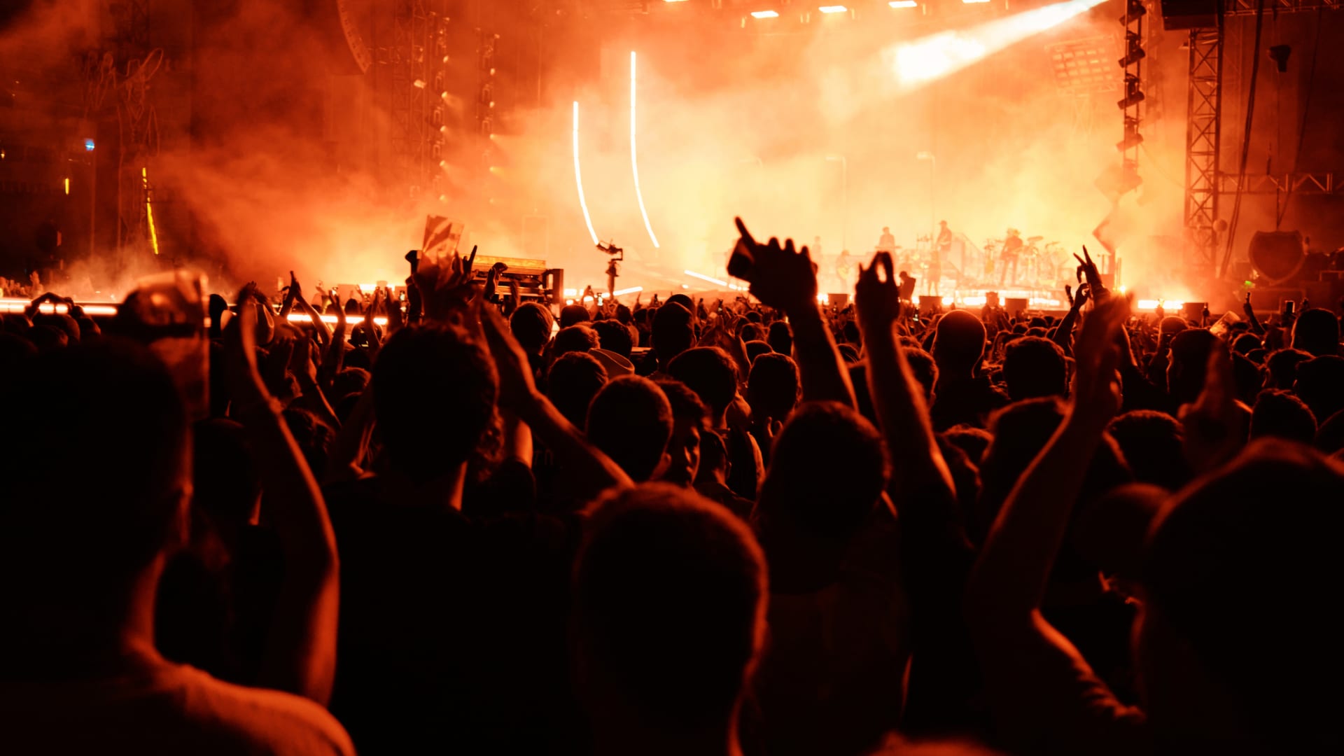 Gig tripping this summer? Here's how to pay for concert travel with your credit cards