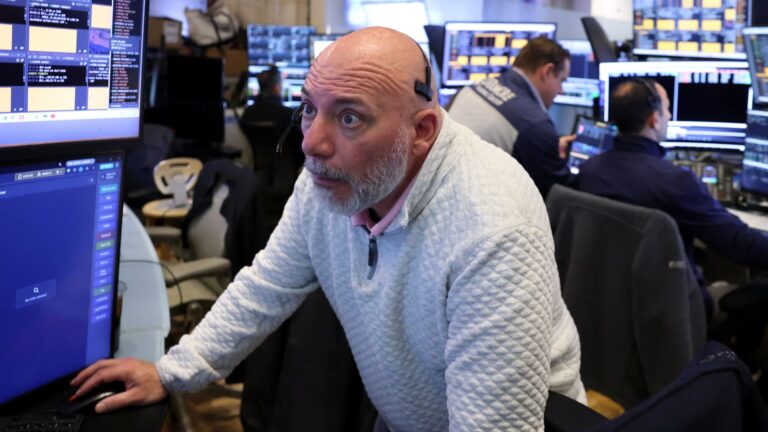 S&P 500 heads for its best month since 2020 — plus, Apple earnings on deck