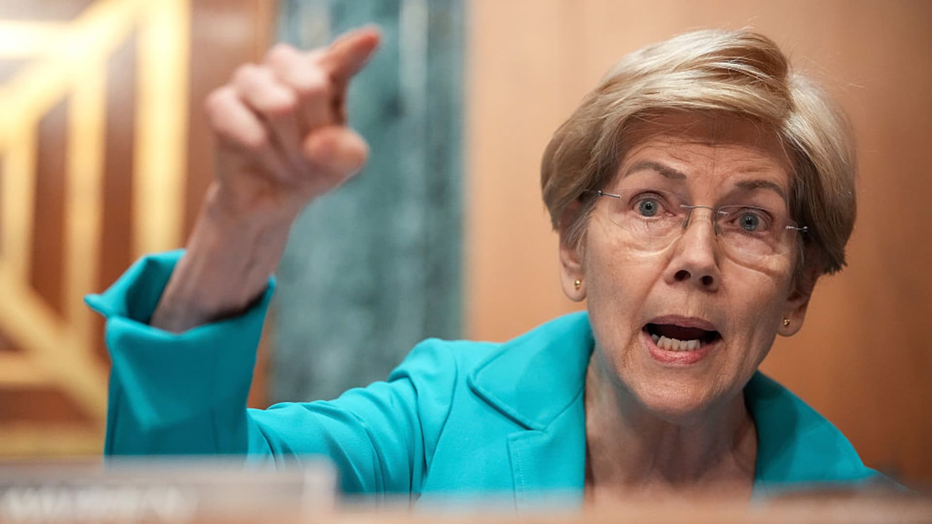 Warren presses Trump administration for answers on evacuation of Americans amid Iran war