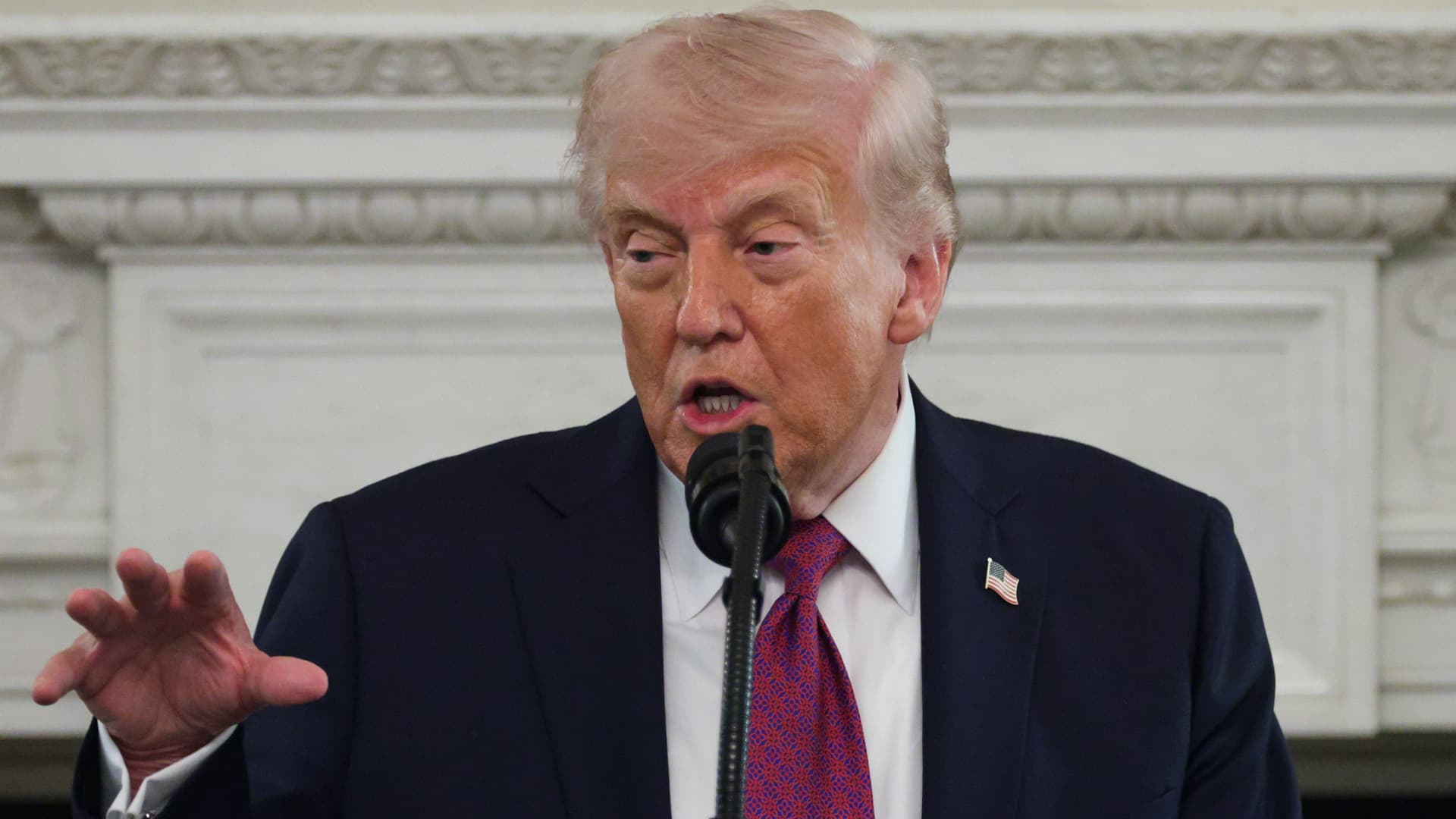 Trump's approval rating on economy and overall falls to lowest of his two terms, CNBC survey shows