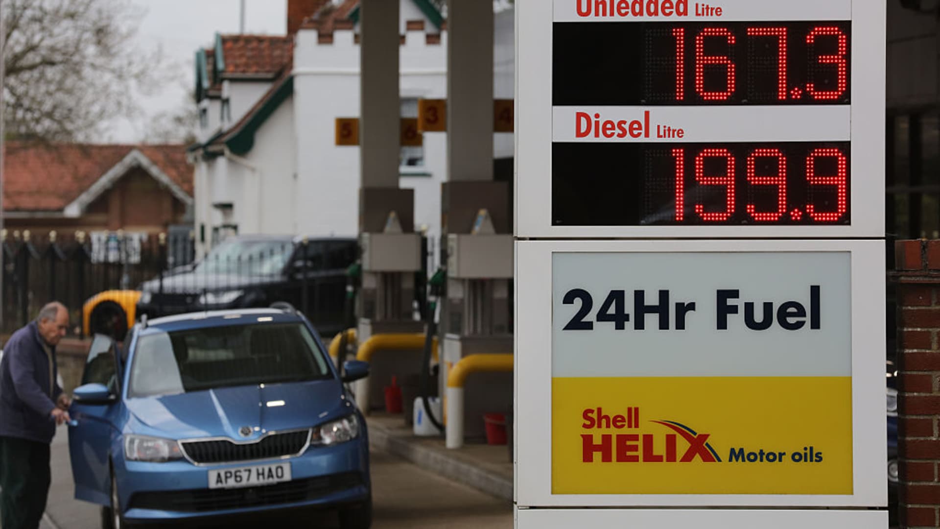 UK inflation jumps to 3.3% in March as fuel prices surge amid Iran war