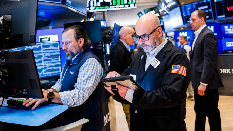 Stock futures are little changed after the S&P 500 posts another record, Wall Street awaits earnings: Live updates