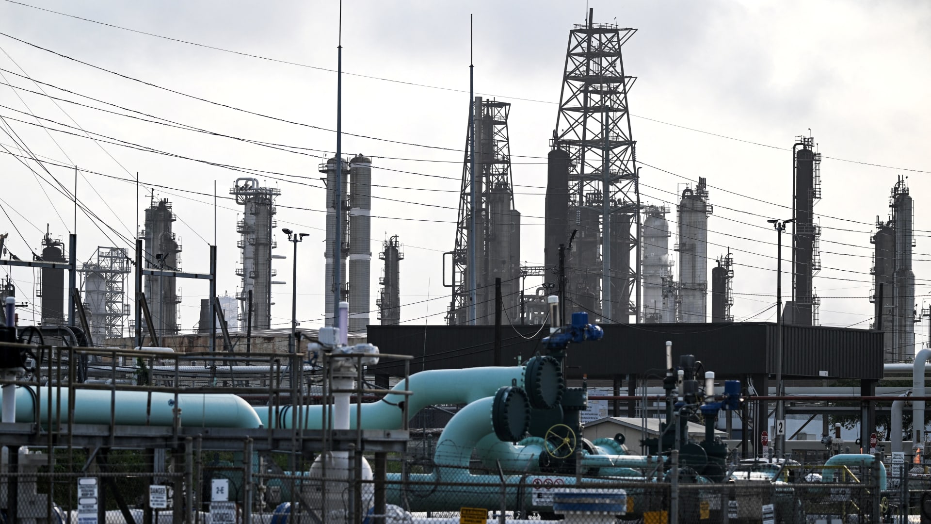 Markets are still underpricing Iran war risks, investors warn as oil fluctuates around four-year high