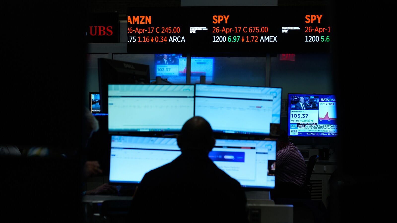 Wall Street edges higher on fresh efforts to ease the Middle East conflict