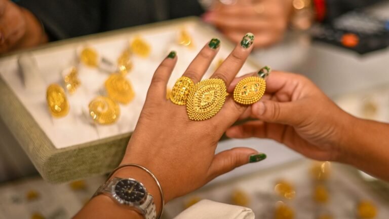 Gold rate today, 15 April: Yellow metal slips from one-month high on strong US dollar, US-Iran news in focus