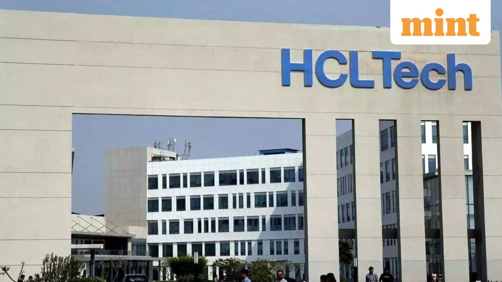 HCL Tech share price: Should you buy IT stock ahead of Q4 results 2026?