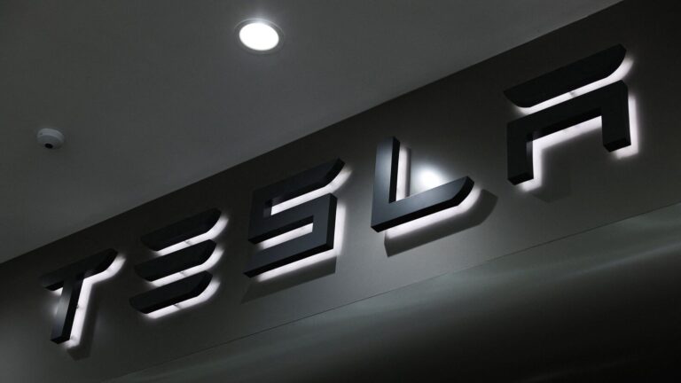 Tesla stock rises over 1% as analysts predict exceptional Q1 earnings