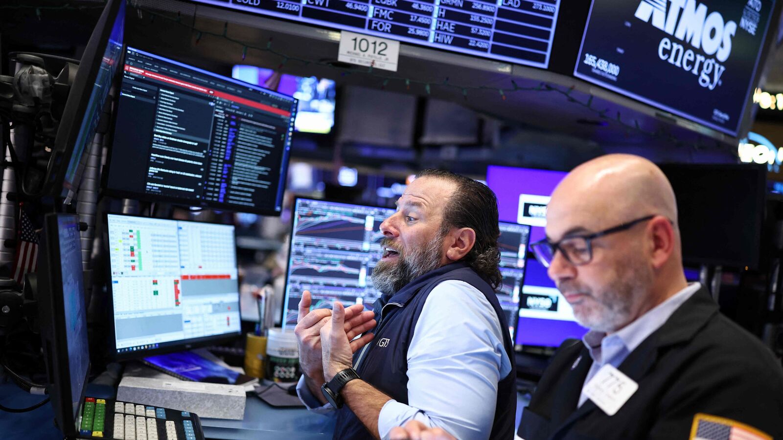 Wall Street gains on a wave of solid earnings, hopes of Middle East truce talks