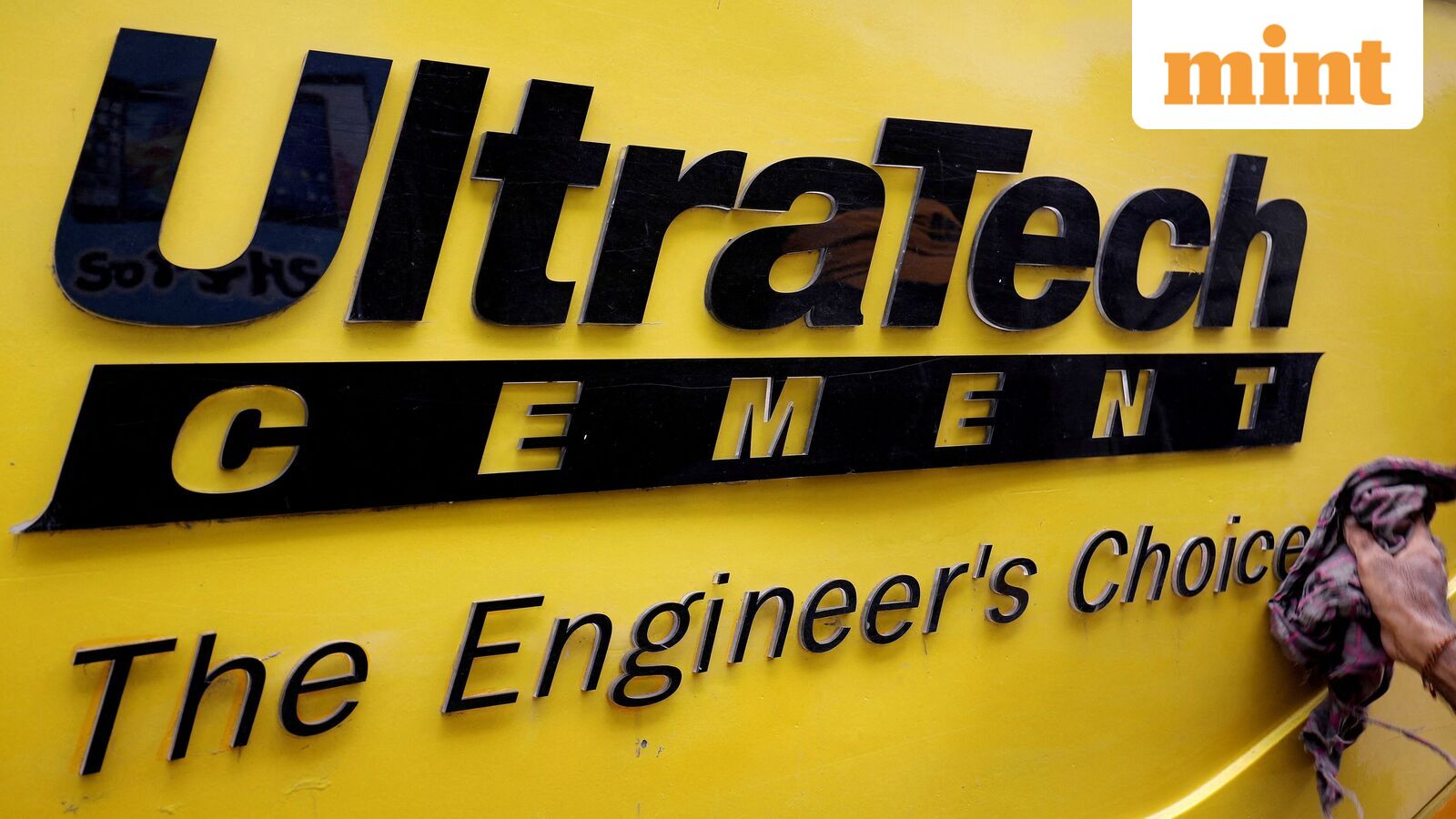 UltraTech Cement Q4 results: Net profit rises 21% to  ₹3,011 crore;  ₹240 special dividend announced