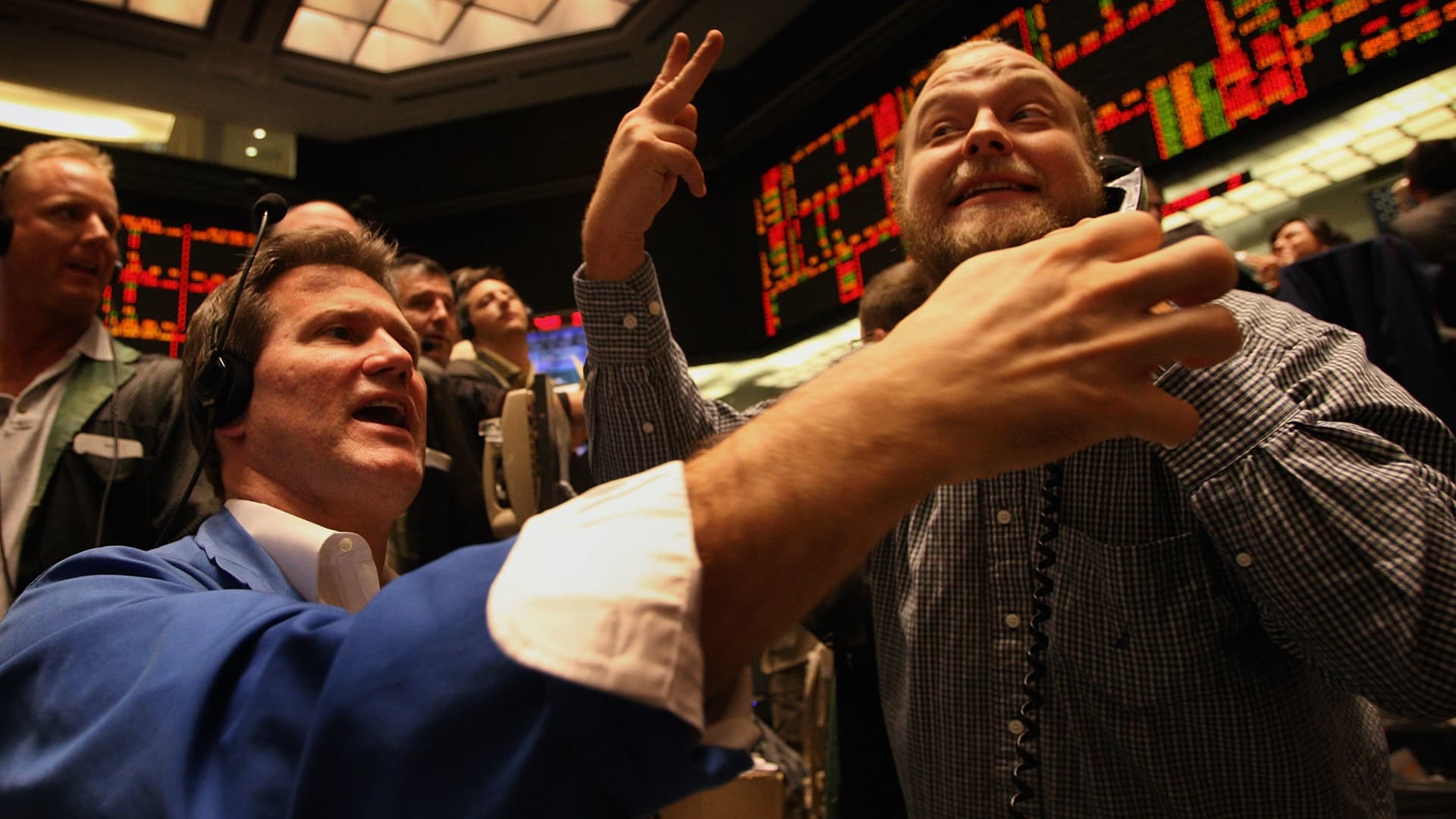 U.S. Treasury yields inch lower as bond markets price 'significant' inflation risk