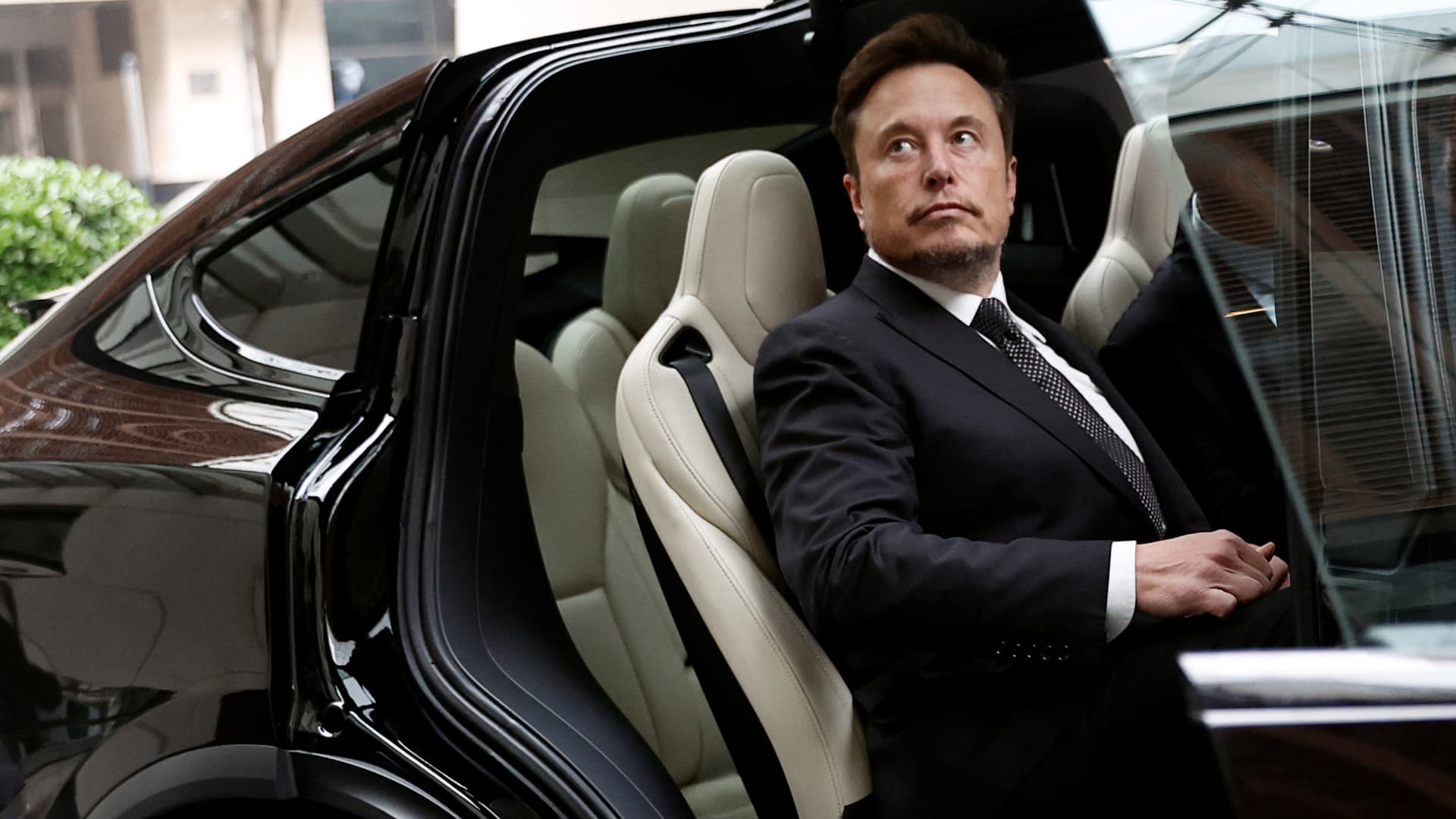 Trump invites Elon Musk, Tim Cook, Larry Fink and other CEOs to join China trip for Xi summit