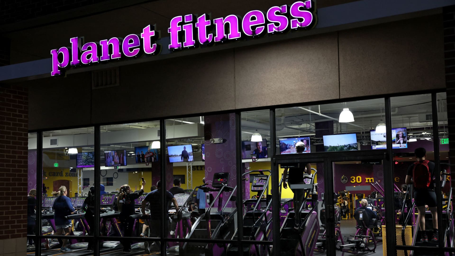 Planet Fitness stock plunges 30% after company slashes guidance, cancels planned price hikes