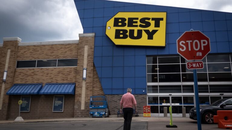 Best Buy beats on top and bottom lines as retailer aims to reinvigorate sales