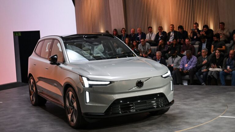 Volvo Cars wins U.S. approval to keep importing vehicles with 'connected car' technology