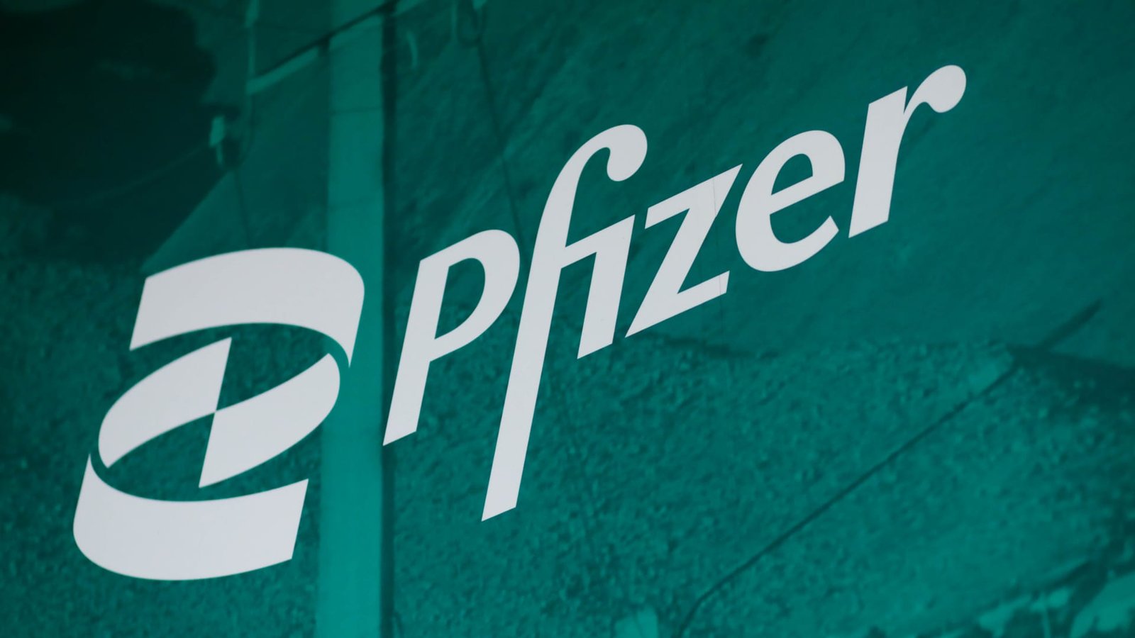 Pfizer tops Wall Street estimates, reaffirms outlook as newer products show growth