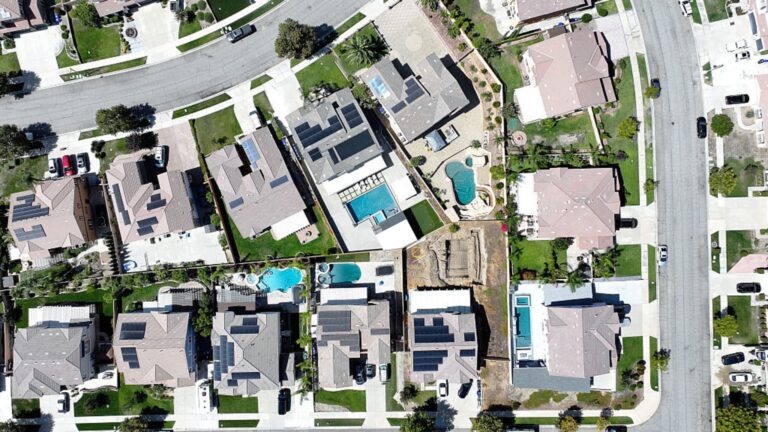 Mortgage rates hit the highest level in a month, causing lower income homebuyers to drop out