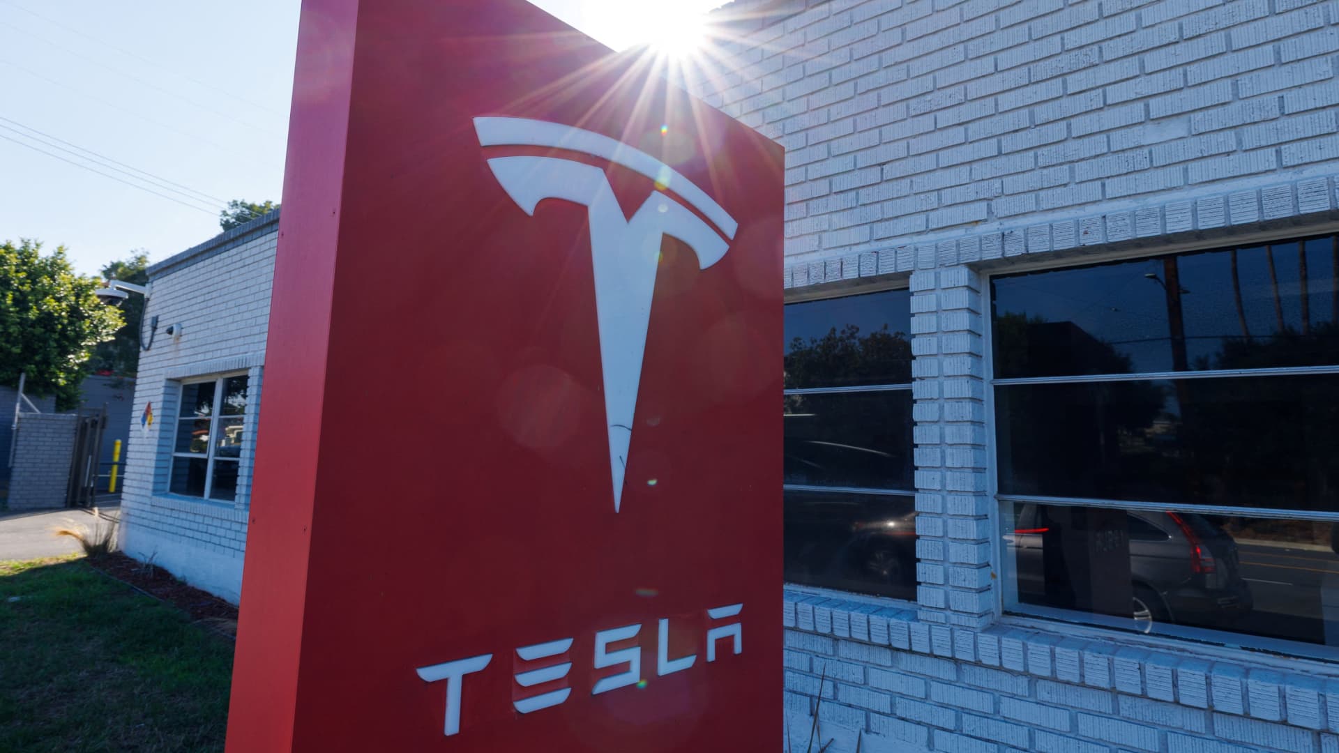 Here are Tuesday's biggest analyst calls: Apple, Tesla, CoreWeave, Amazon, Palantir, Home Depot & more